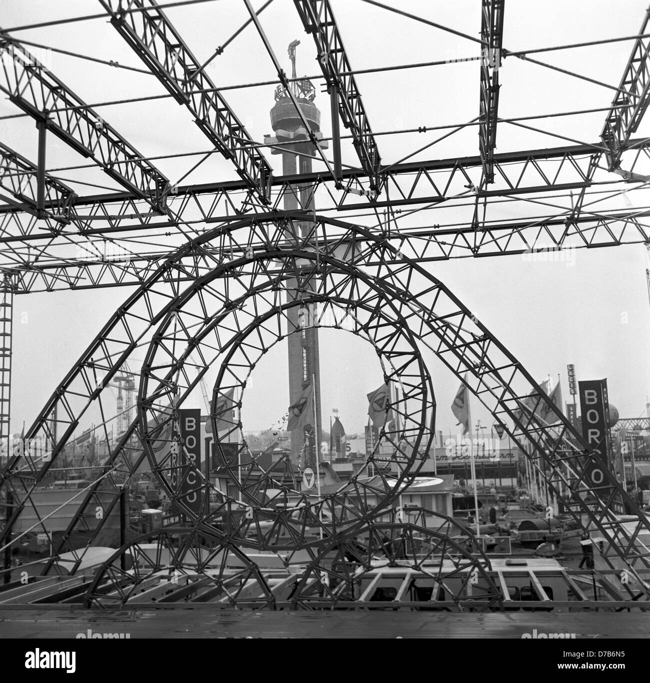 Il Presidente federale Heinrich Lübke APRE LA XVII fiera di Hannover il 28 aprile 1963. La fiera è considerata la più grande mostra industriale nel mondo. Foto Stock