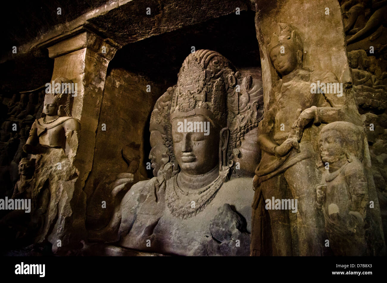 Interno del isola Elephanta Caves, Mumbai, India Foto Stock