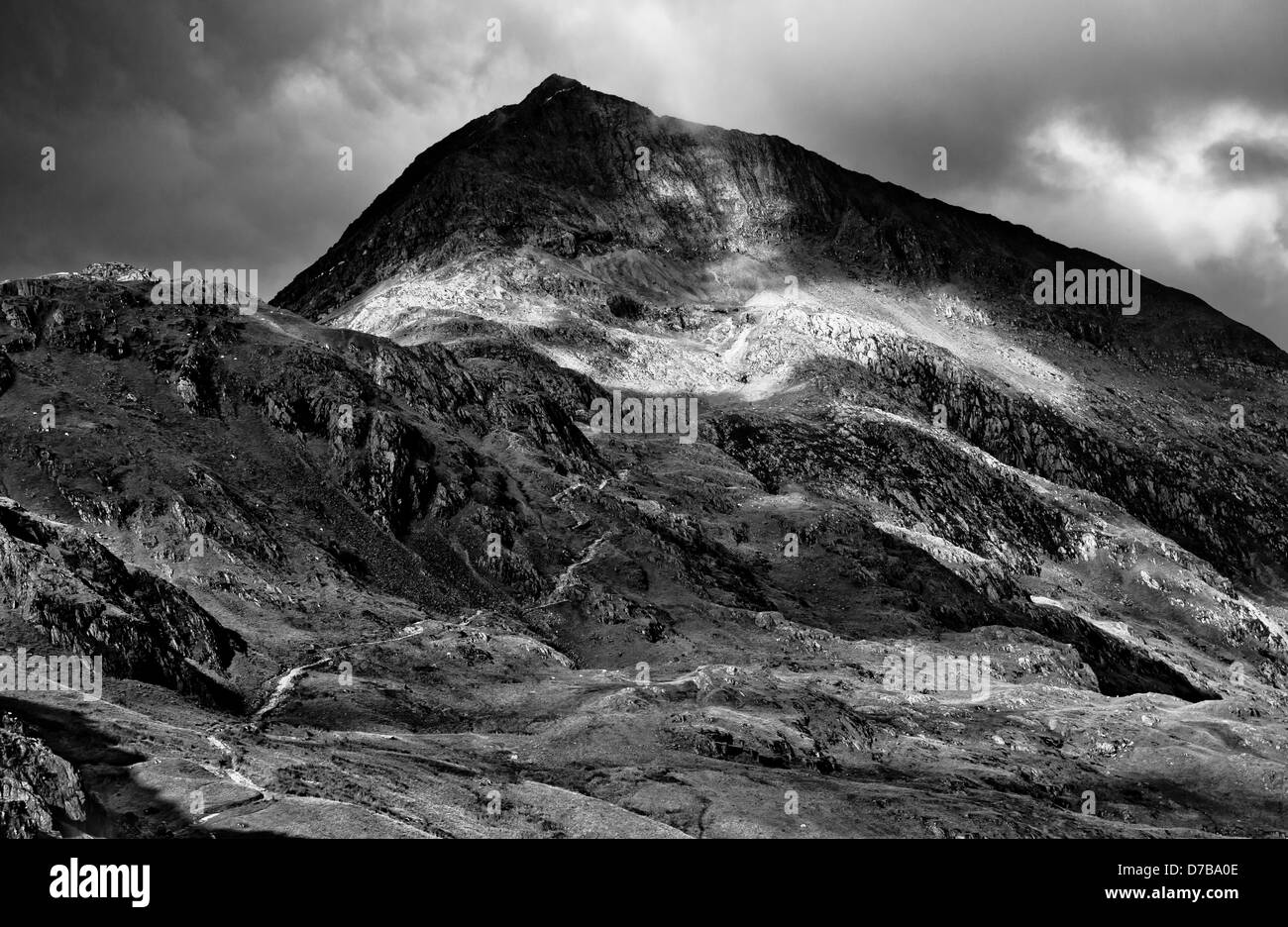 Ritratto di Mount Snowdon, Pen Y Pass percorso, Snowdonia, Galles. Foto Stock