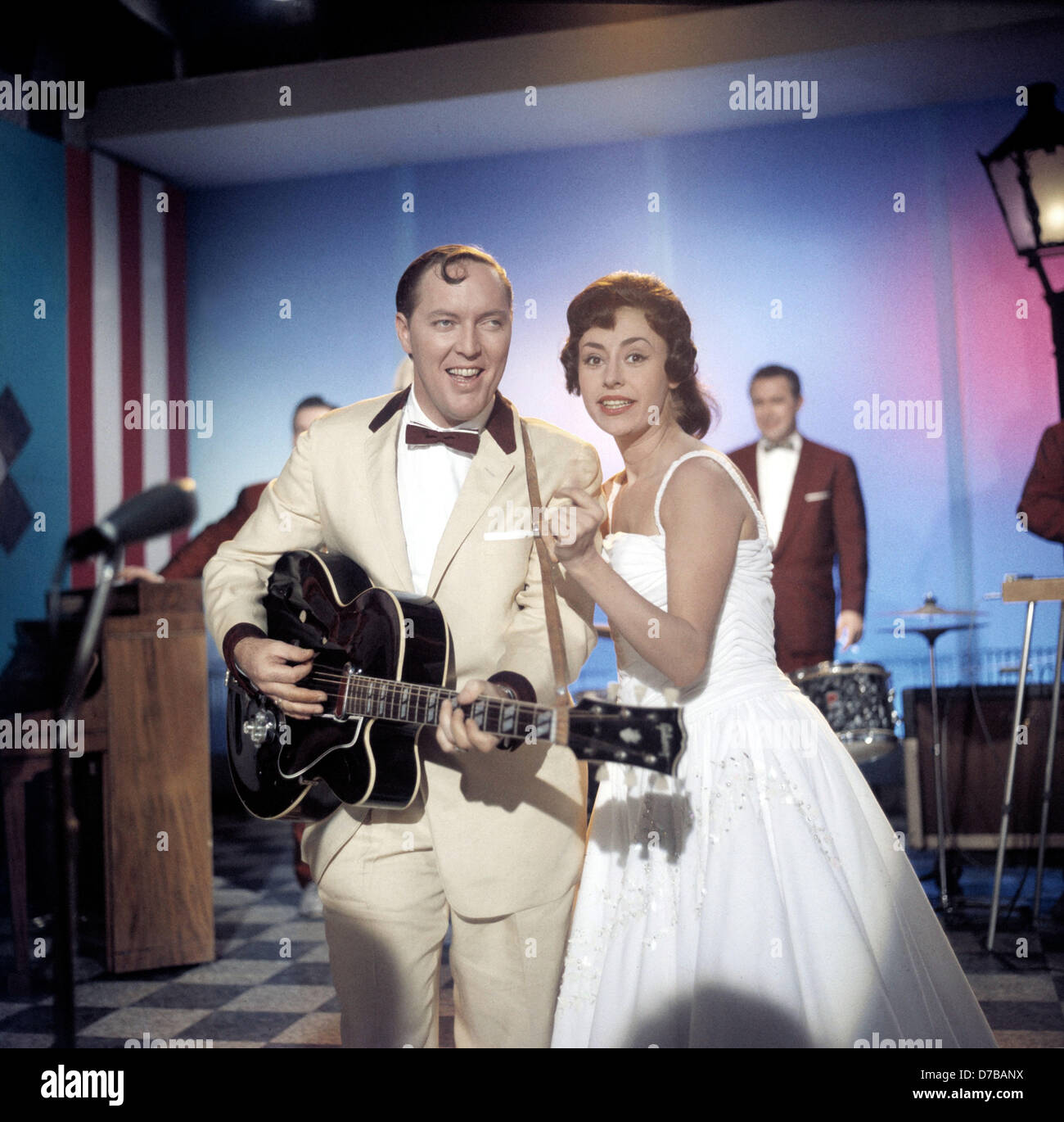 Caterina Valente und re Bill Haley nel film musicale "Hier bin ich - hier bleib ich' dal 1958. Foto Stock