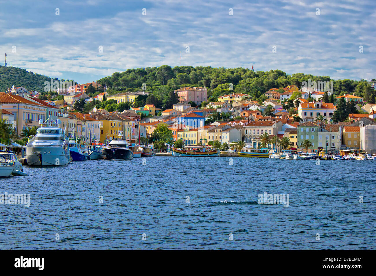 Colorata città di Mali Losinj waterfront, isola di Losinj, Dalmazia, Croazia Foto Stock