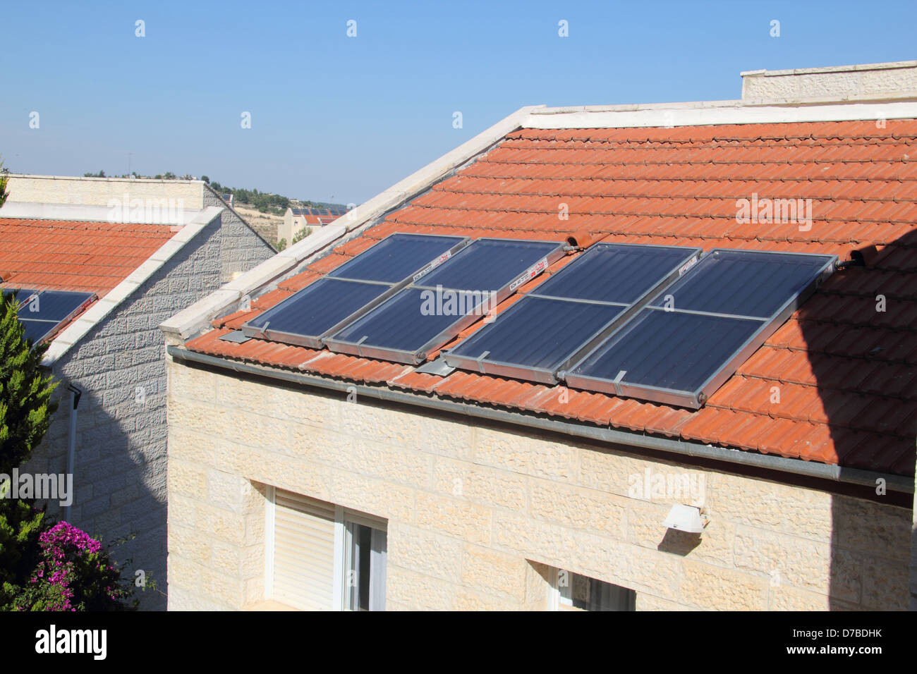 Solare di acqua-riscaldatore a Gerusalemme Foto Stock