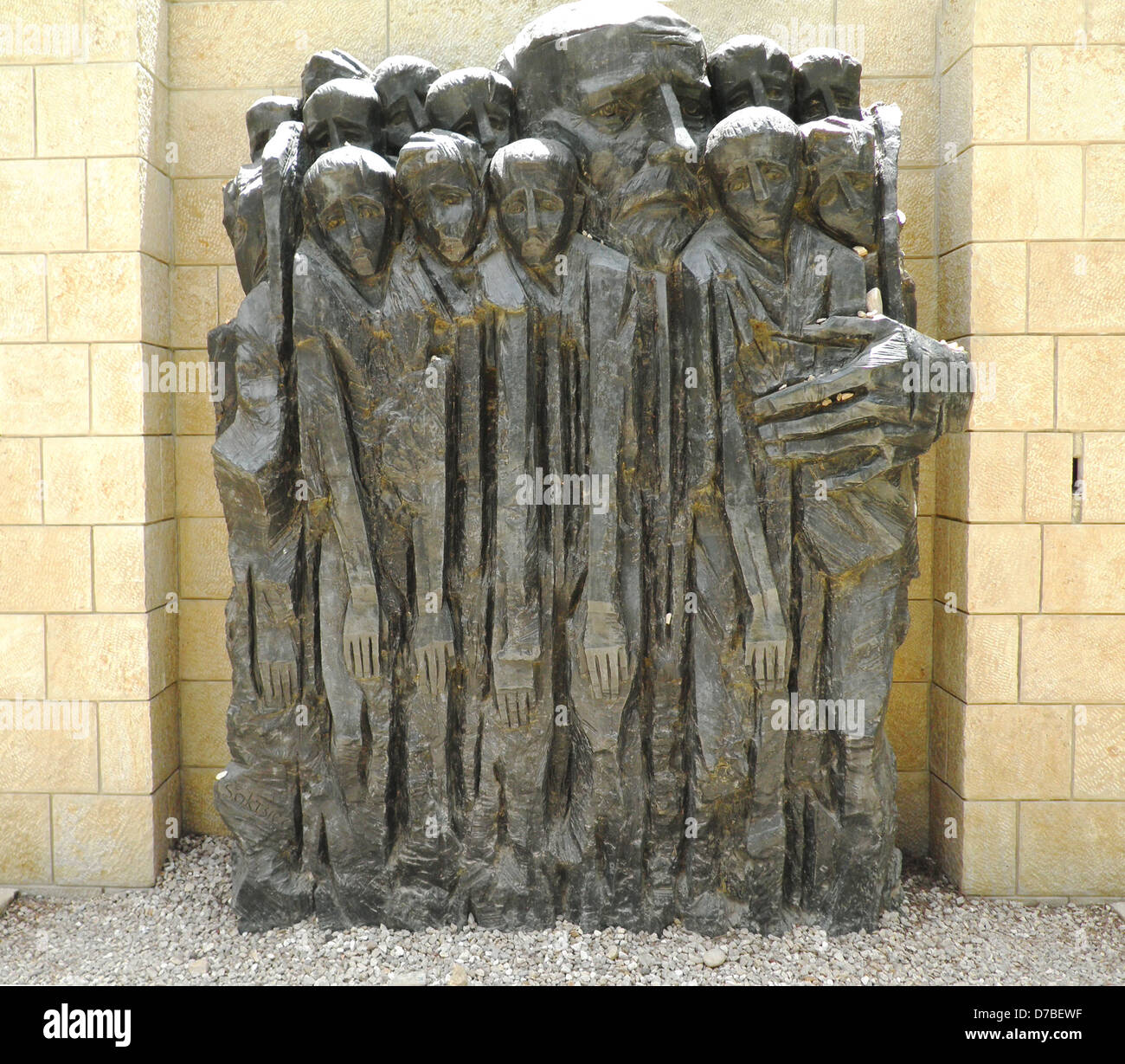 Statua di Yanush Korzack e i suoi bambini a Yad Vashem - Museo di Storia dell'Olocausto a Gerusalemme Foto Stock
