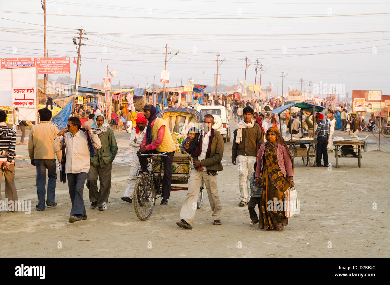 ALLAHBAD, India - 28 gennaio: pellegrini presso il Kumbh Mela festival religioso il 28 gennaio 2013 in Allahbad. Foto Stock