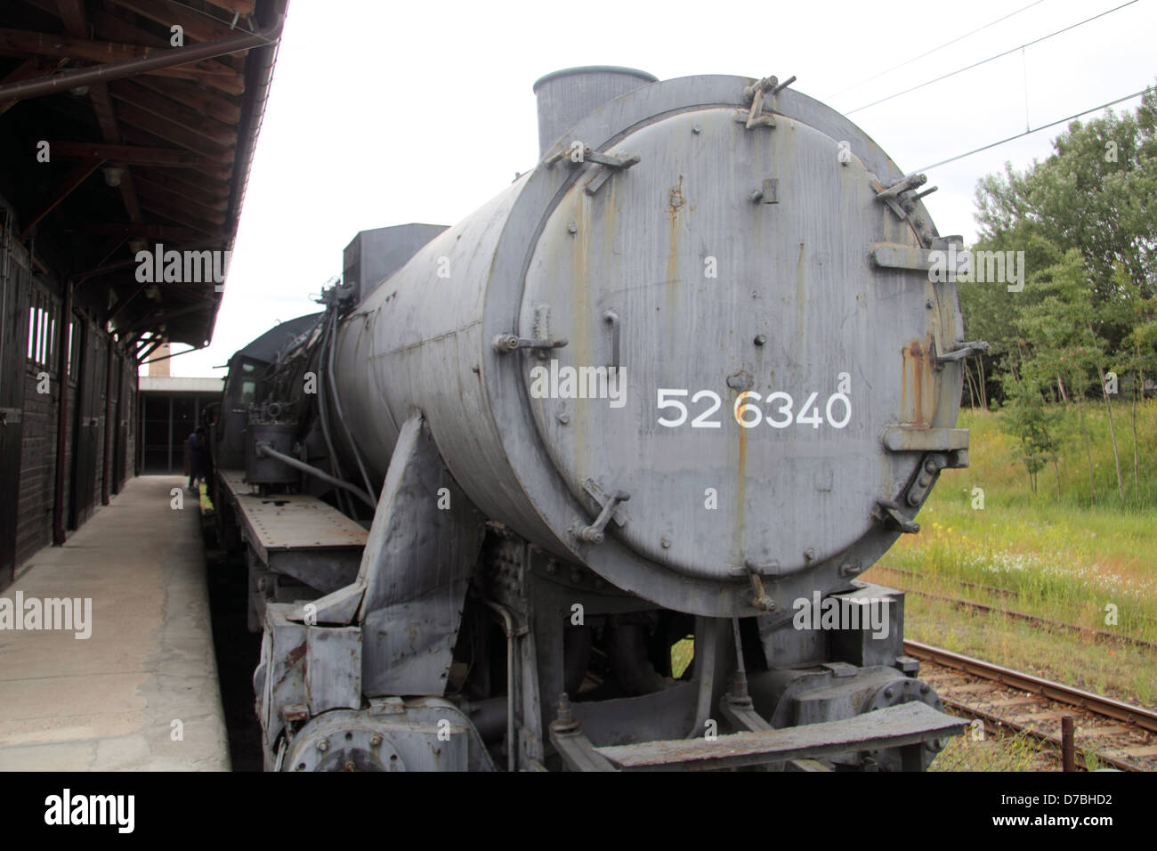 Locomotiva del treno merci che trasportava gli ebrei per i campi della morte, qui a Radegast (vicino a Lodz), Polonia Foto Stock