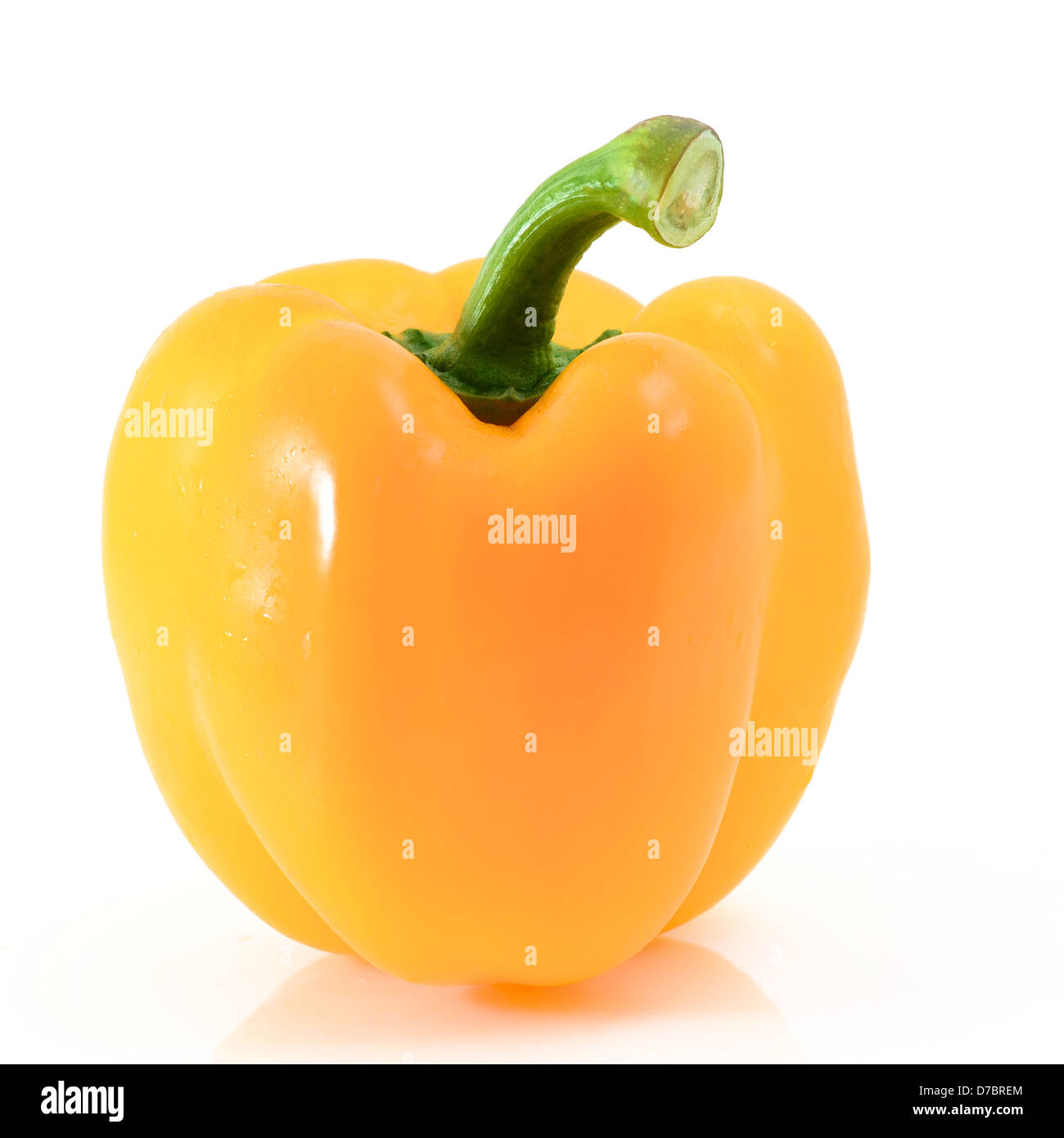 Peperone giallo isolato su bianco Foto Stock