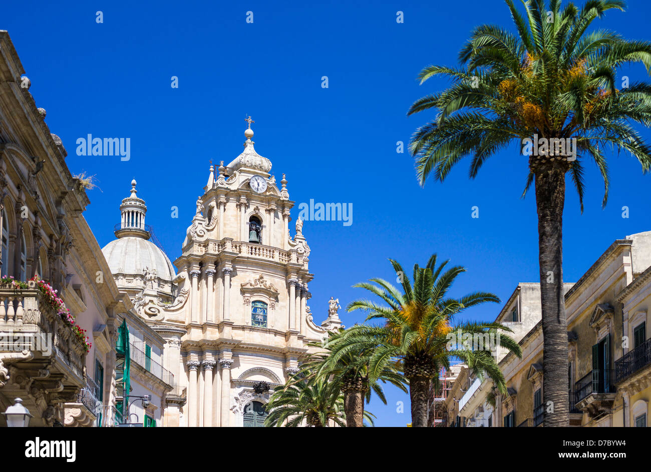 Europa Italia, sicilia,,Ragusa Ibla, la Piazza del Duomo di San Giorgio duomo progettato da Rosario Gagliardi Foto Stock