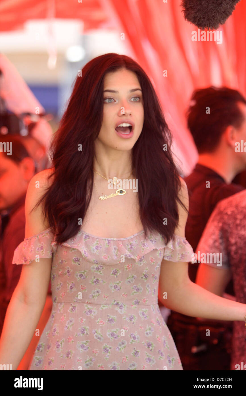Adriana Lima Victoria's Secret 'Angel' modelli sono visto mentre su " Extra " a Grove in Hollywood Los Angeles, California - Foto Stock