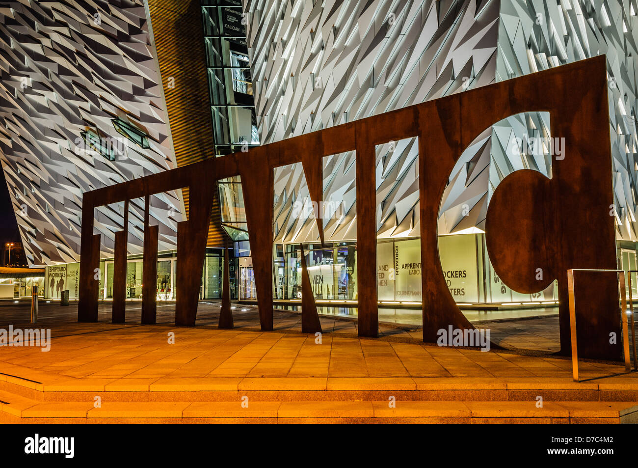 Titanic Edificio, Belfast, a notte Foto Stock