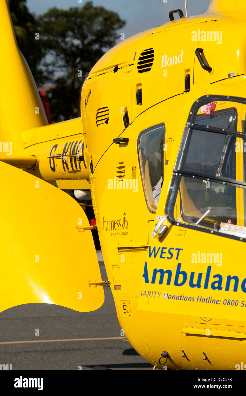 Giallo a nord ovest Air Ambulance elicotteri REGNO UNITO Foto Stock