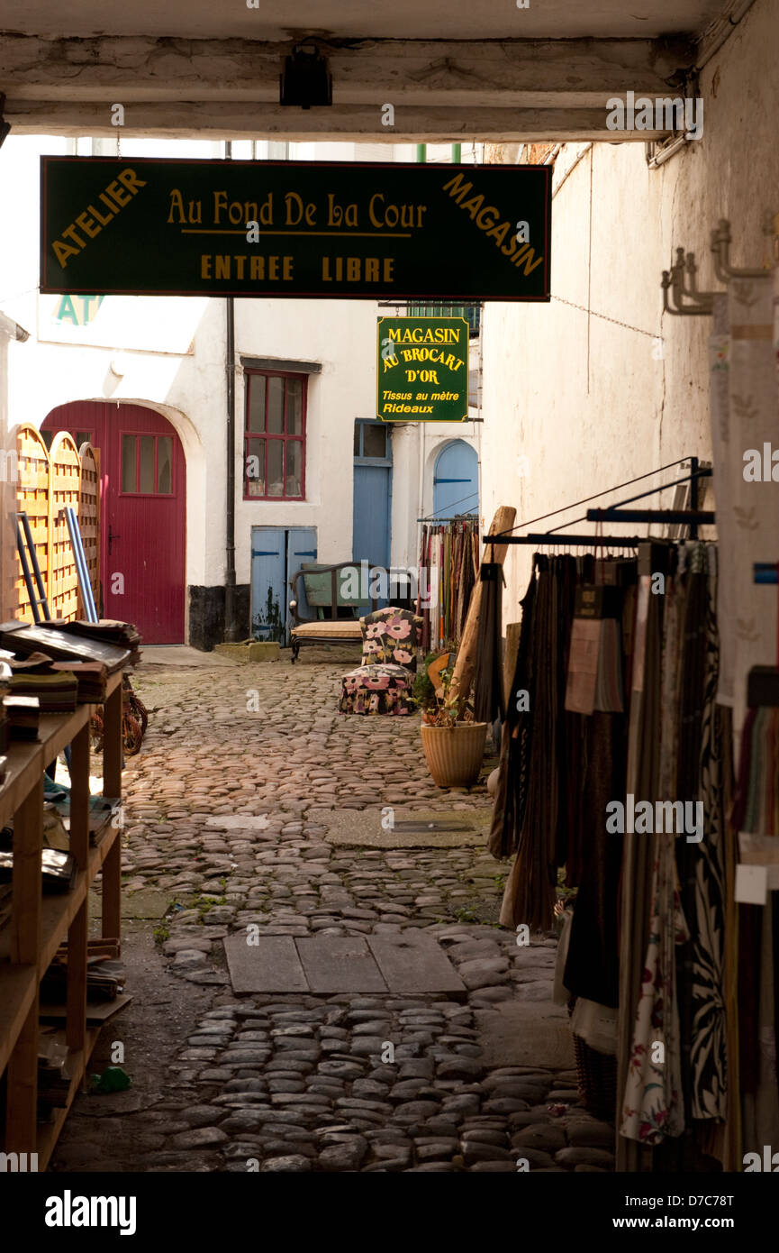 Vecchio rustico villaggio francese di Montreuil Francia Europa UE Foto Stock