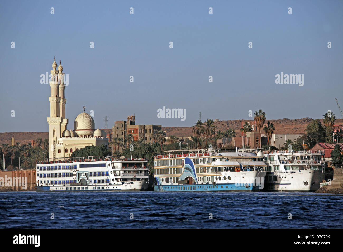 Crociera & moschea Fiume Nilo ASWAN EGITTO 10 Gennaio 2013 Foto Stock