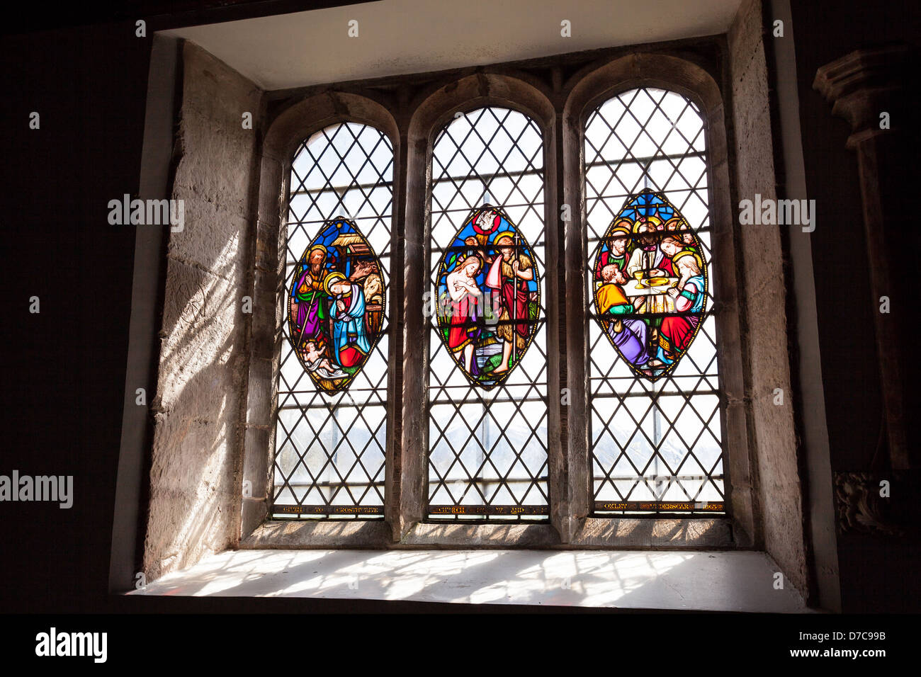 Finestra di vetro colorato nella Chiesa Crossthwaite, Crossthwaite, Keswick, Lake District, Cumbria Foto Stock