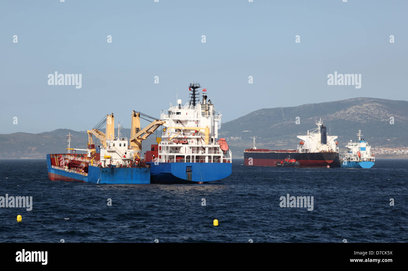 Le navi nel porto di Gibilterra Foto Stock