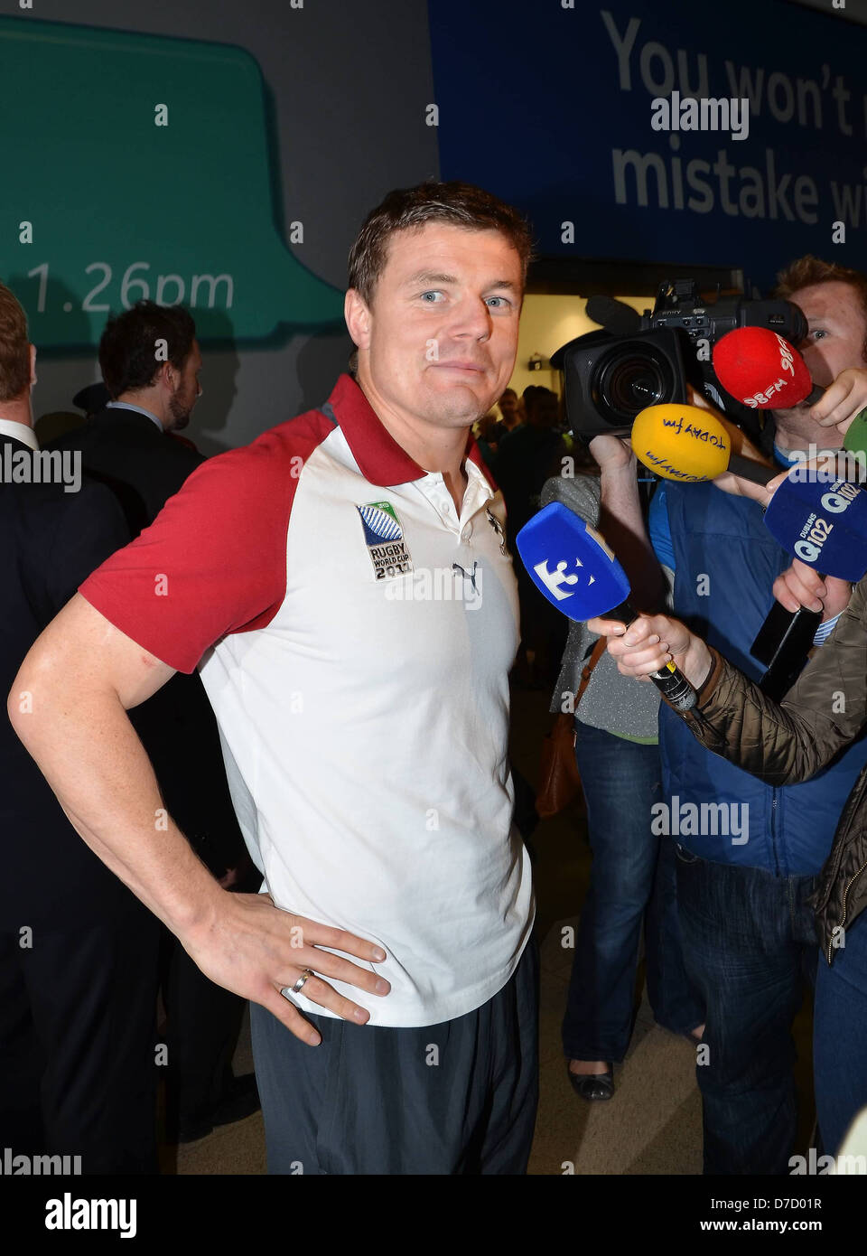 Brian O'Driscoll la Irish Rugby team sono accolti all'aeroporto di Dublino dai fan e la famiglia dopo essere stato messo k.o. del Rugby World Foto Stock