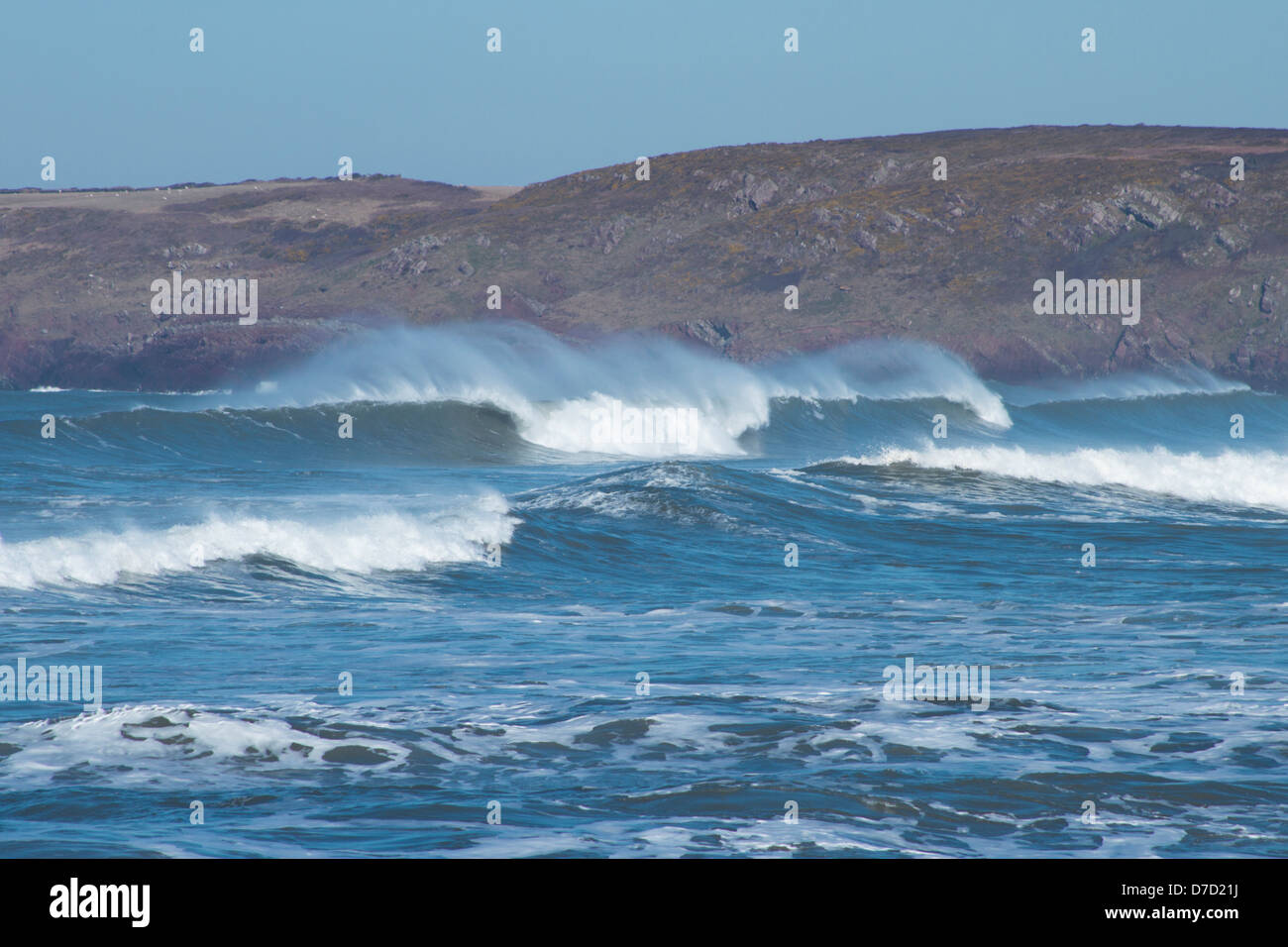 Tempesta onde comandato off freshwater west beach, Pembrokeshire, primavera 2013 Foto Stock