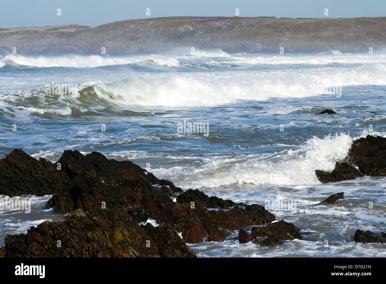 Tempesta onde comandato off freshwater west beach, Pembrokeshire, primavera 2013 Foto Stock