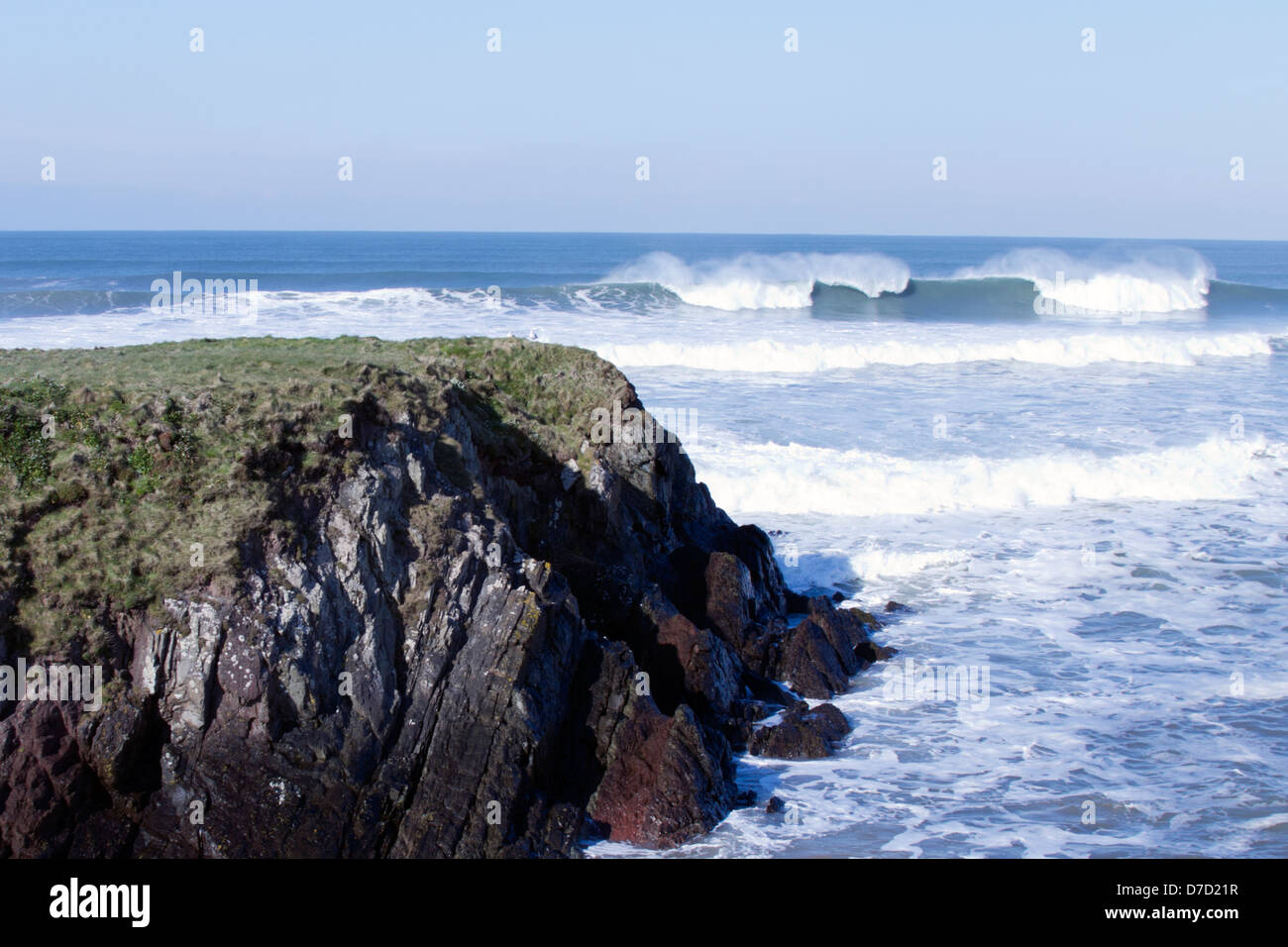Tempesta onde comandato off freshwater west beach, Pembrokeshire, primavera 2013 Foto Stock