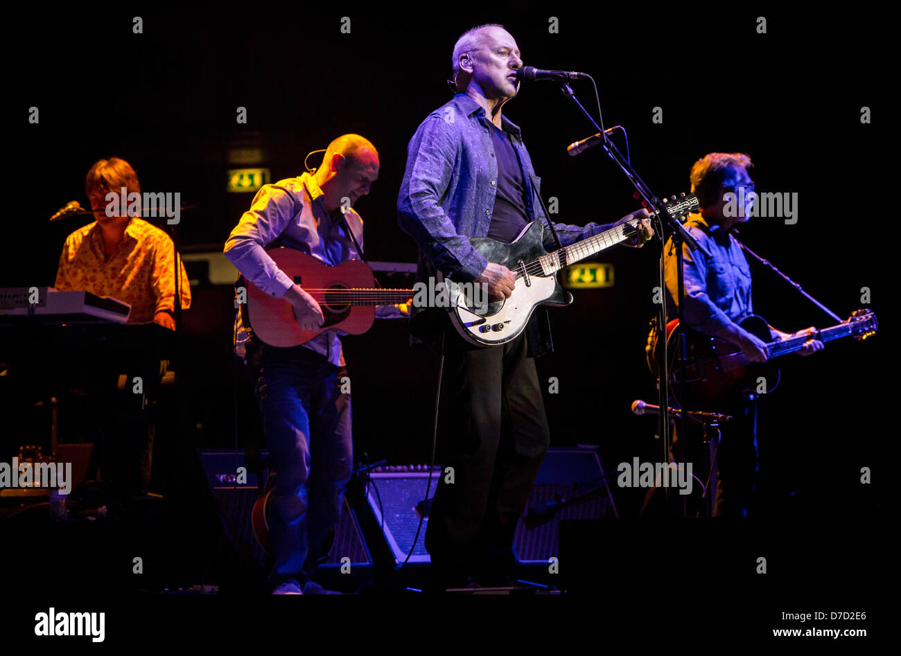Assago, Milano, Italia. Il 3 maggio 2013. Mark Knopfler esegue a Milano nel secondo giorno della sua 'Privateering Tour Europeo 2013'. Credito: Rodolfo Sassano / Alamy Live News Foto Stock