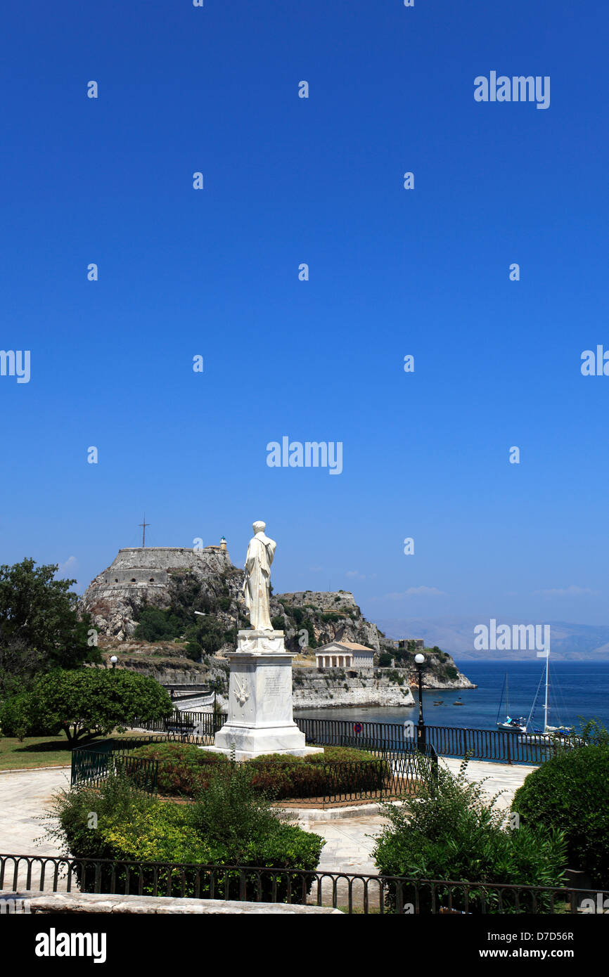 Statua di Giovanni Kapodistrias il primo presidente della Grecia indipendente nella città di Corfù Foto Stock