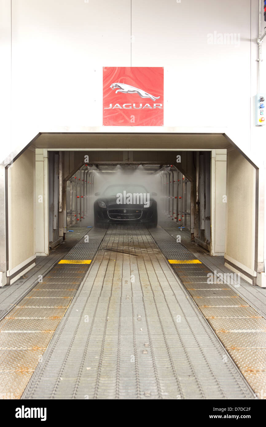 All'interno di Jaguar stabilimento di Castle Bromwich, Birmingham sulla linea di produzione della nuova F-tipo di vettura sportiva. Marzo 12th, 2013 Foto Stock