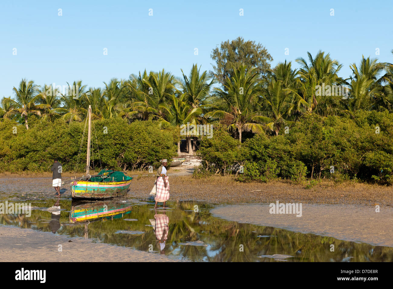 Dhow sulla spiaggia, Vilanculos, Mozambico Foto Stock