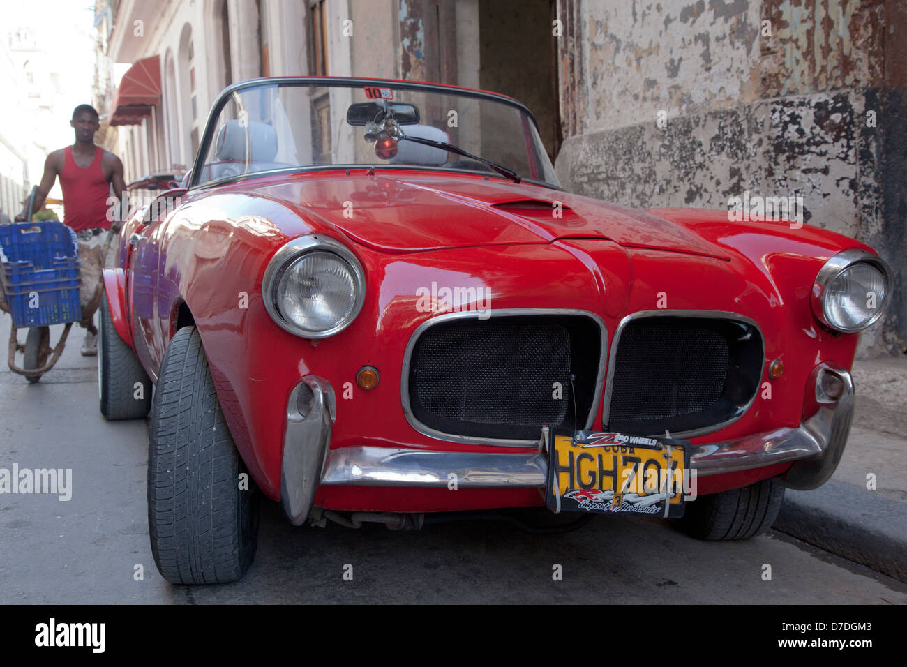Vecchia auto d'epoca nelle strade di La Habana Foto Stock
