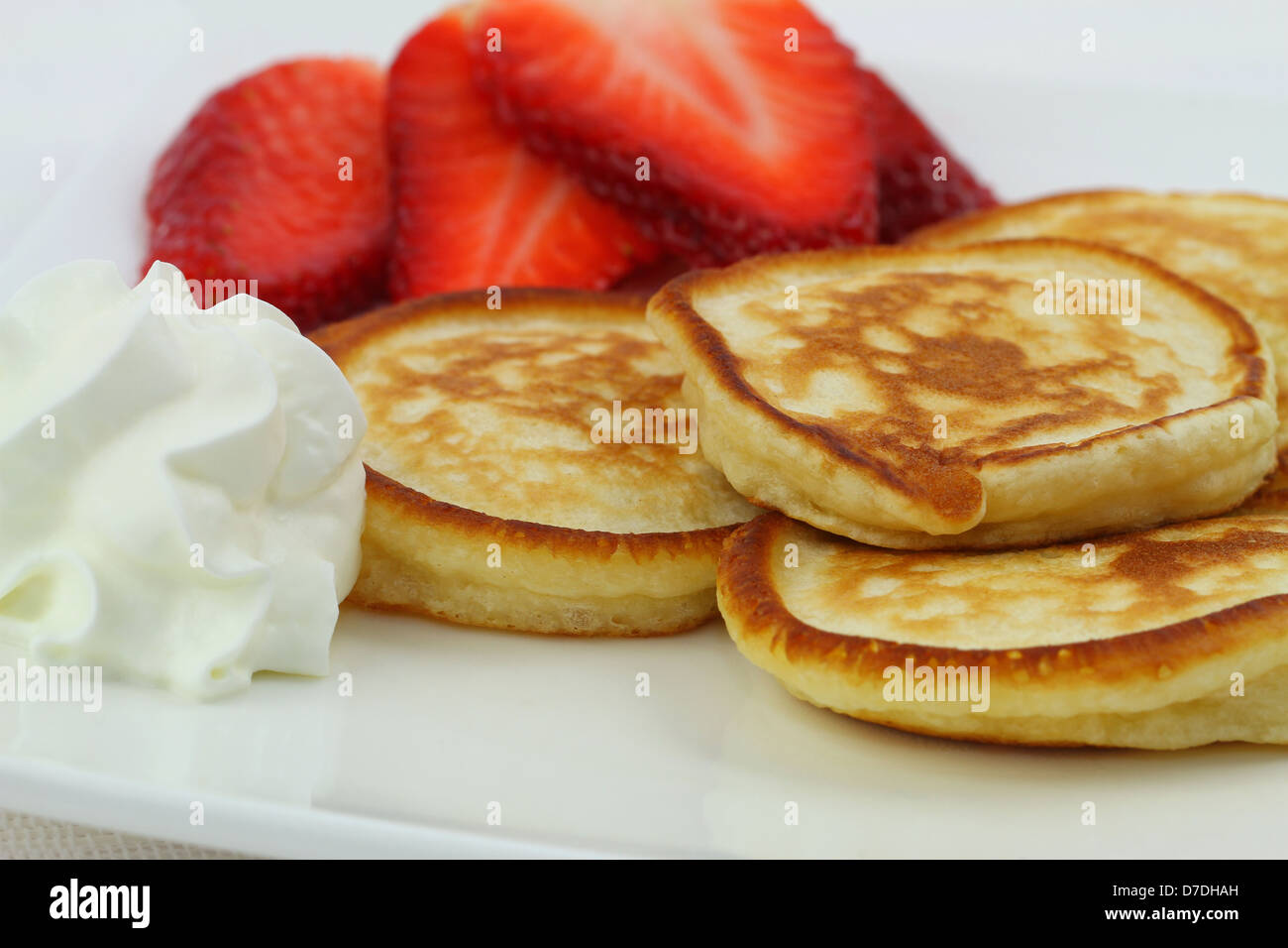 Drop scones con fragole Foto Stock