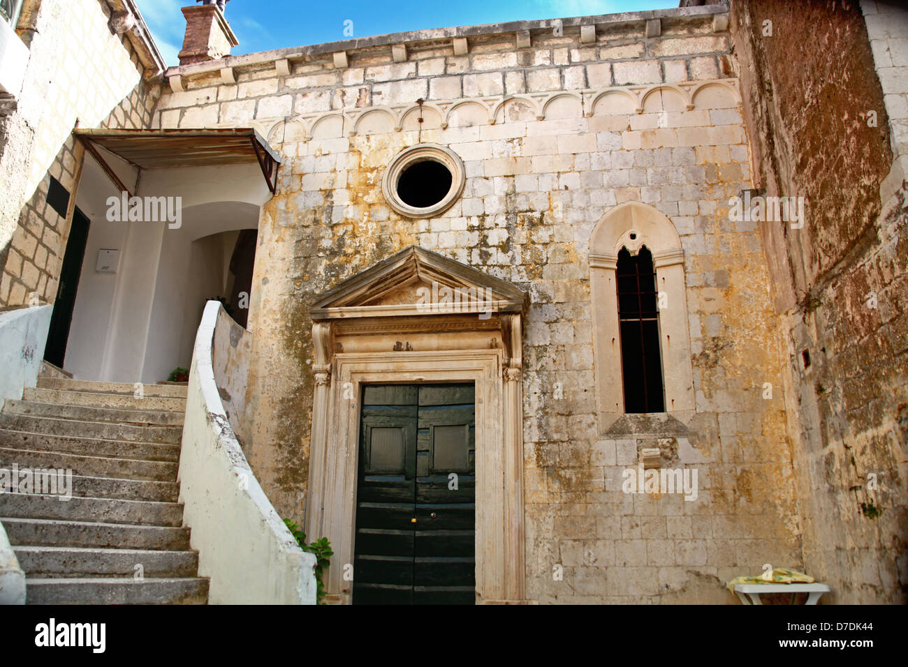 Tradizionale cortile tranquillo in Dubrovnik, Croazia Foto Stock