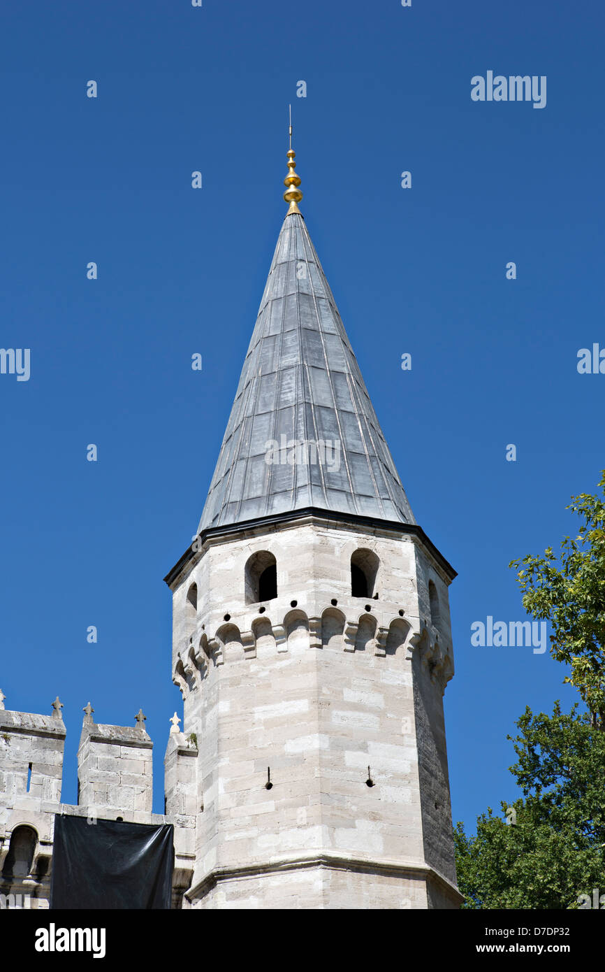 Torre di Babüsselam. Babüsselam è seconda porta del Topkapı Palace a Istanbul Foto Stock