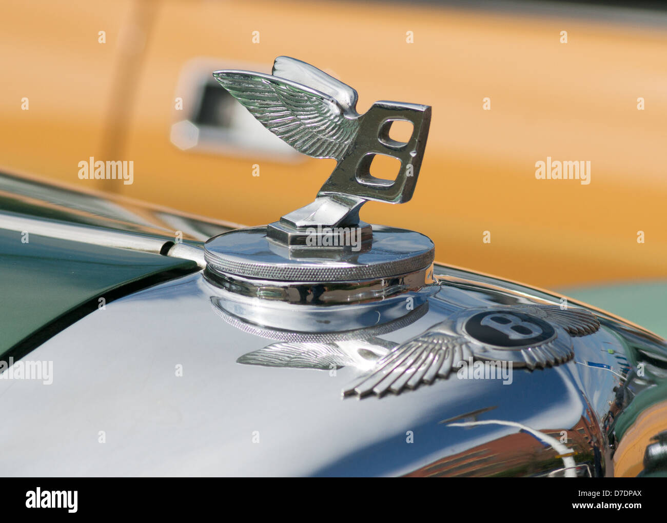 Decorazione del cofano Bentley per auto al Lincoln Classic Car Rally, Inghilterra, Regno Unito Foto Stock