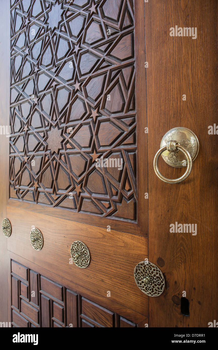 Dettaglio della porta della Moschea Suleymaniye, Istanbul, Turchia Foto Stock