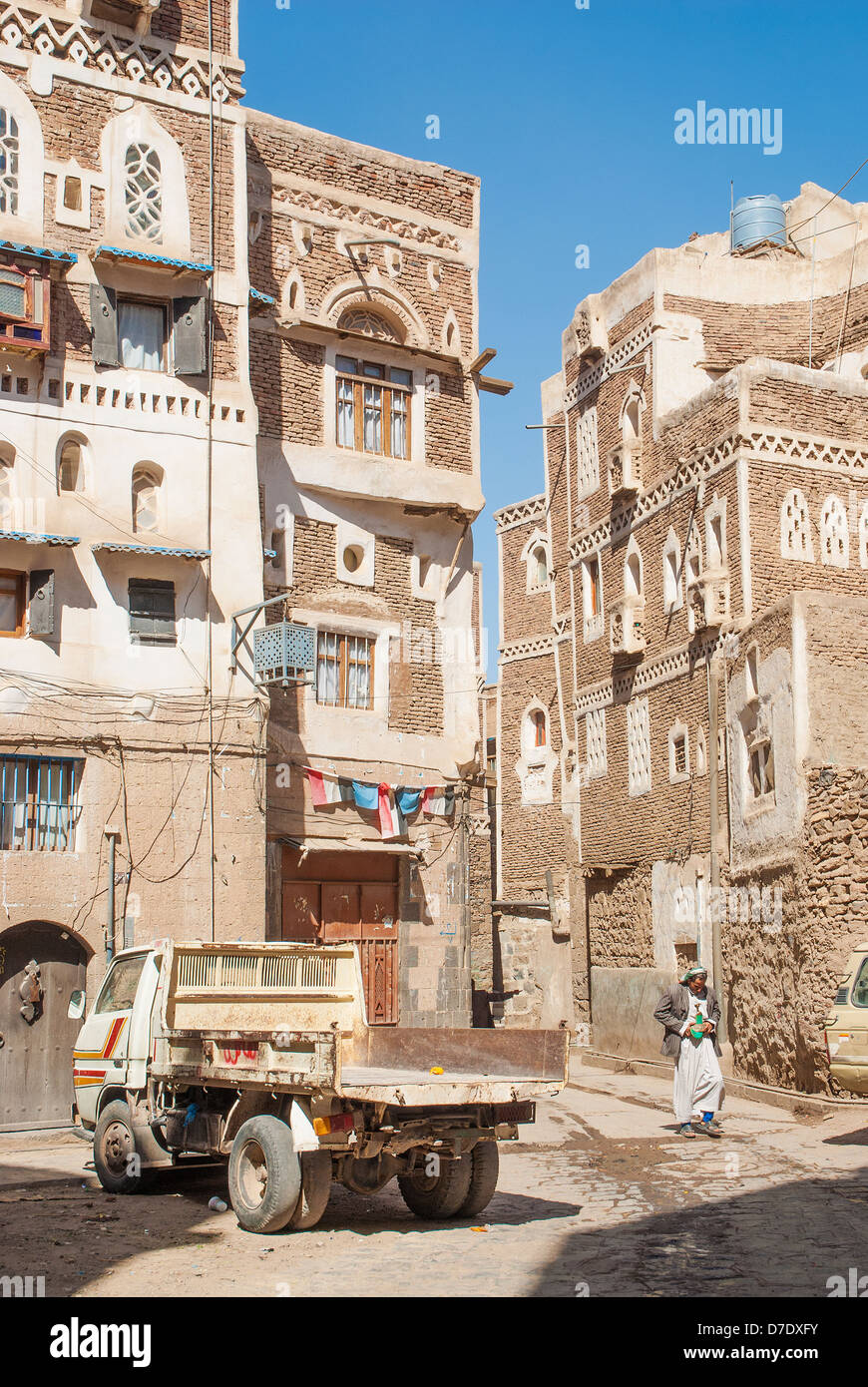 Sanaa città strada nello Yemen Foto Stock