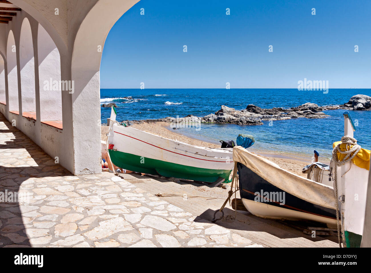 Tipici archi in Calella de Palafrugell, Costa Brava Catalogna Foto Stock