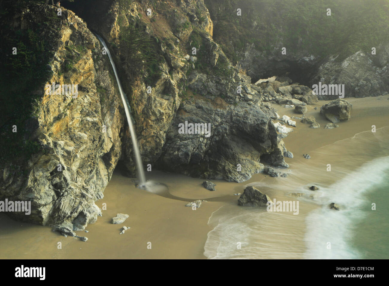 McWay Falls, Big Sur, Julia Pfeiffer Burns State Park, California, Stati Uniti d'America Foto Stock