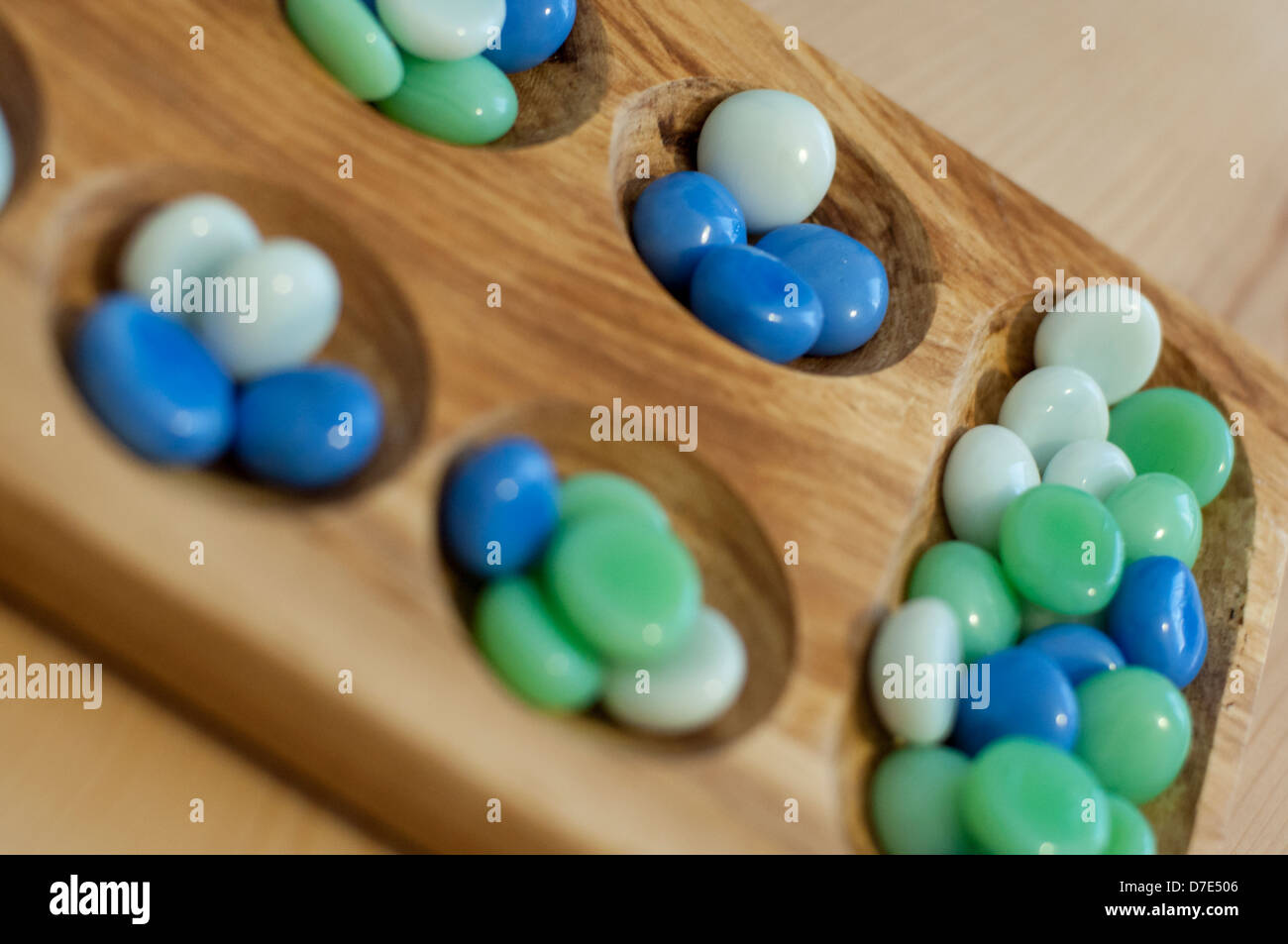 Mancala. Scheda tradizionale gioco. Foto Stock
