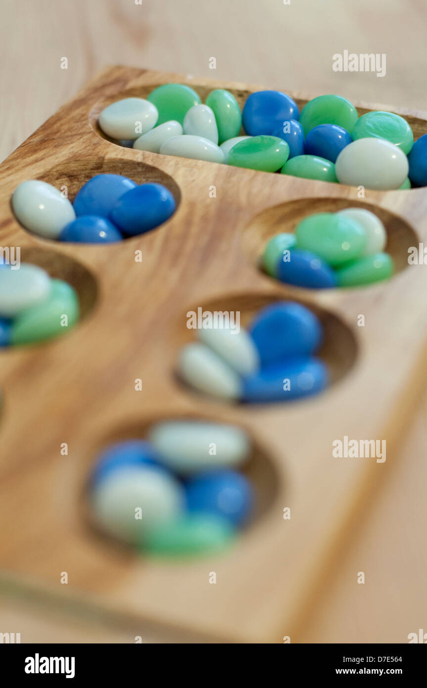 Mancala. Scheda tradizionale gioco. Foto Stock