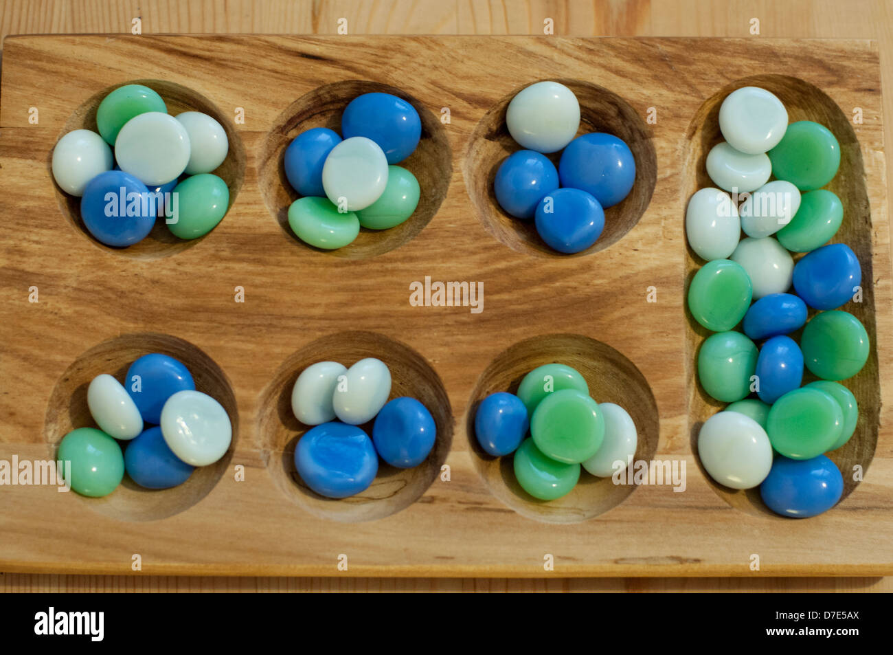 Mancala. Scheda tradizionale gioco. Foto Stock