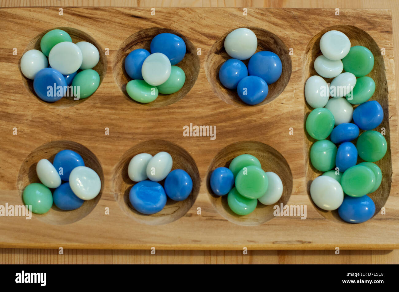 Mancala. Scheda tradizionale gioco. Foto Stock