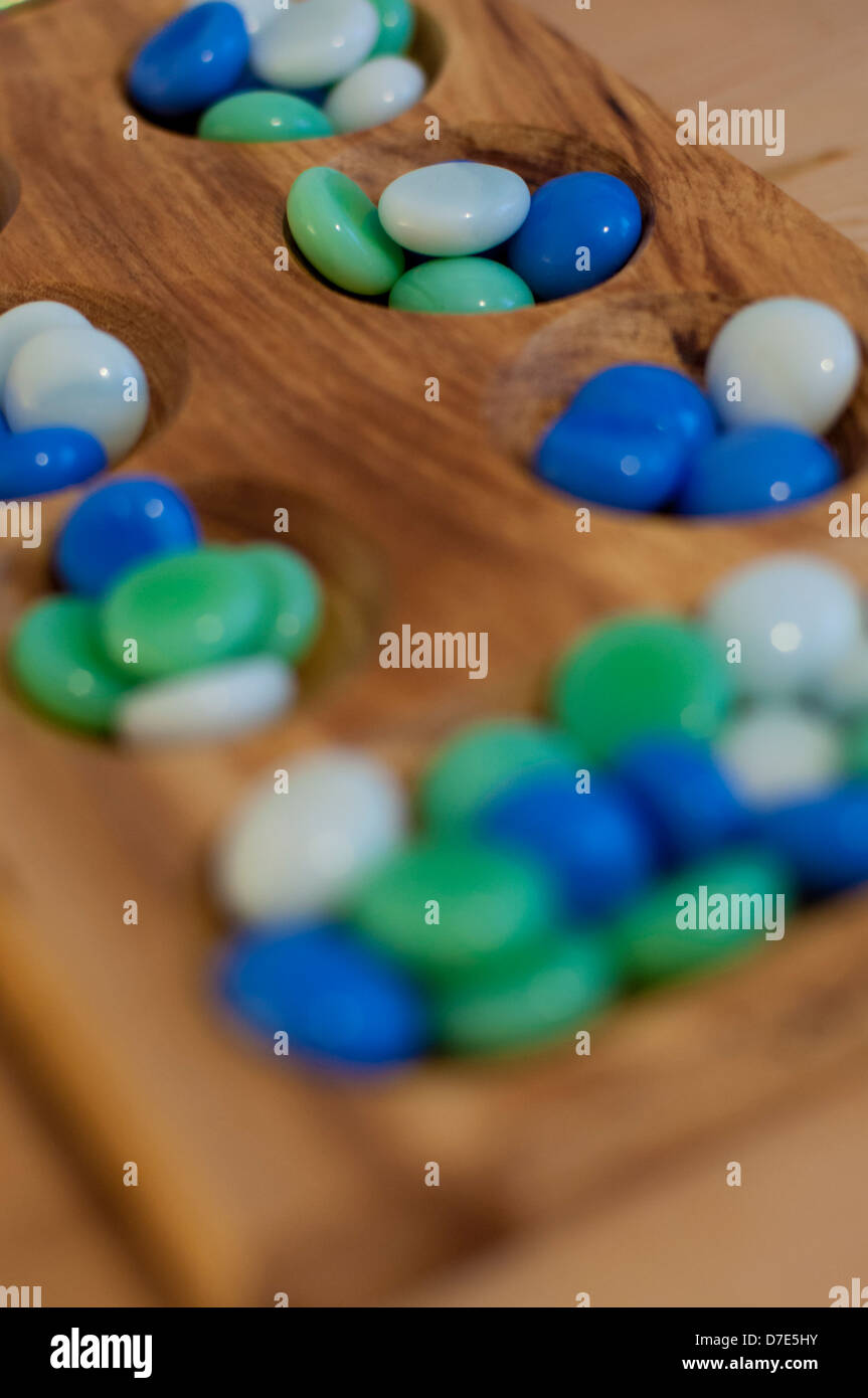 Mancala. Scheda tradizionale gioco. Foto Stock