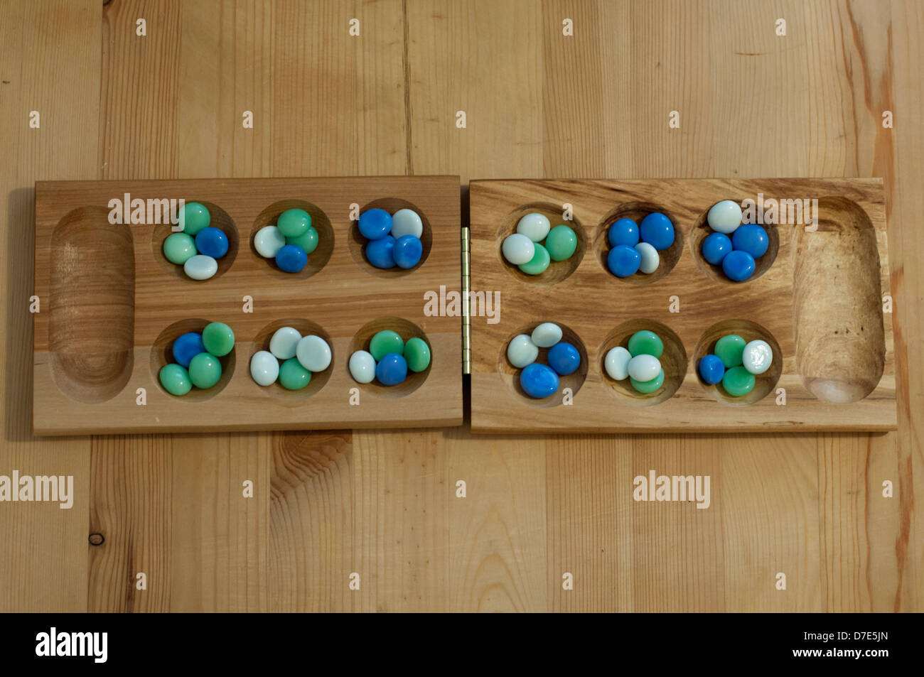 Mancala. Scheda tradizionale gioco. Foto Stock