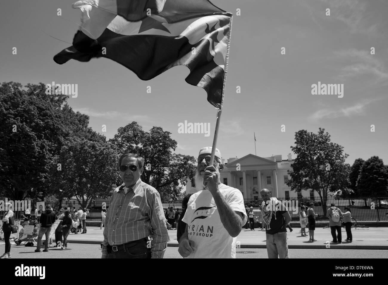 Siri nella parte anteriore della Casa Bianca per esprimere la rabbia e la protesta - Washington DC, Stati Uniti d'America Foto Stock