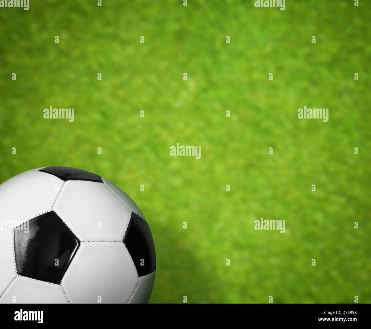 Green campo da calcio in erba e sfondo a sfera Foto Stock