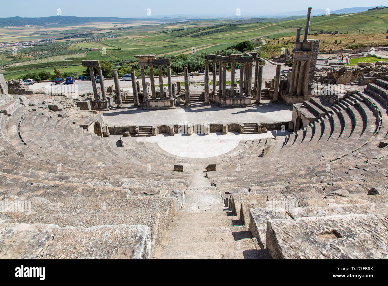 Teatro romano presso le rovine di Dougga in Tunisia Foto Stock