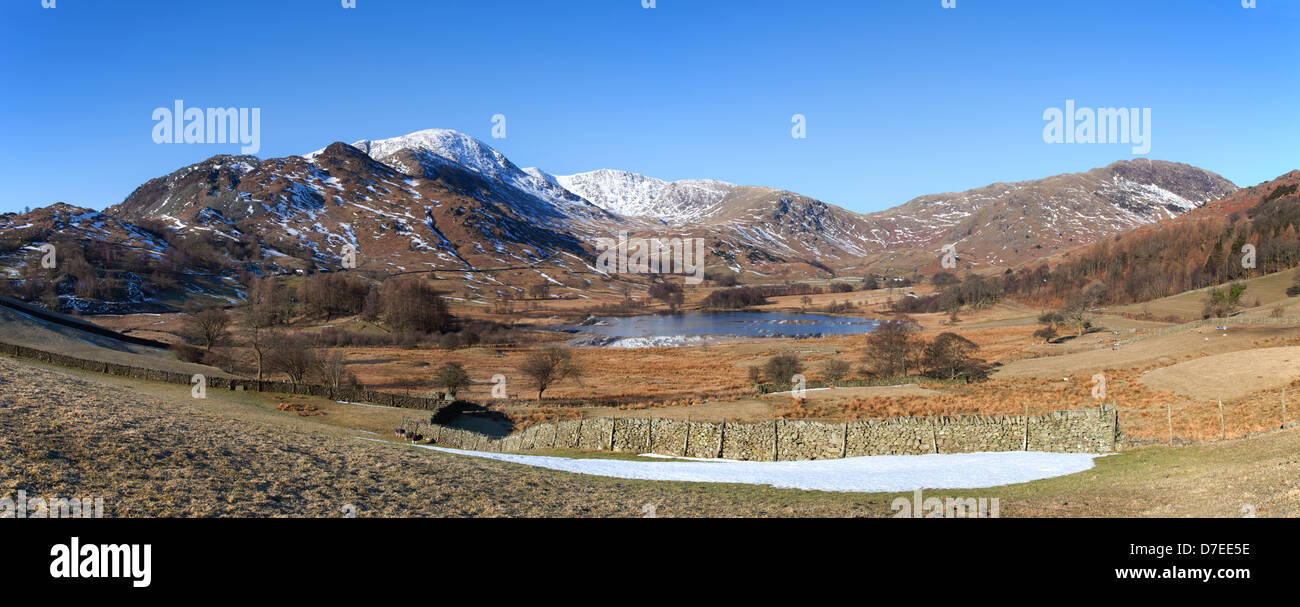 Panoramica di Little Langdale Tarn, Lake District inglese, REGNO UNITO Foto Stock