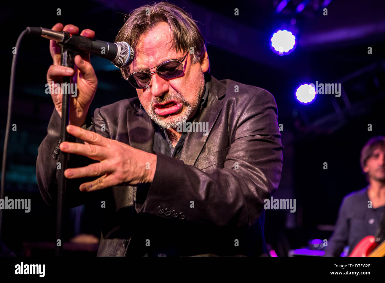 Milano Italia. 05 maggio 2013. Southside Johnny e la Asbury Jukes suona dal vivo presso Officine Creative Ansaldo in ultima data di "i poveri stupidi Tour 2013" in Europa. Credito: Rodolfo Sassano / Alamy Live News Foto Stock