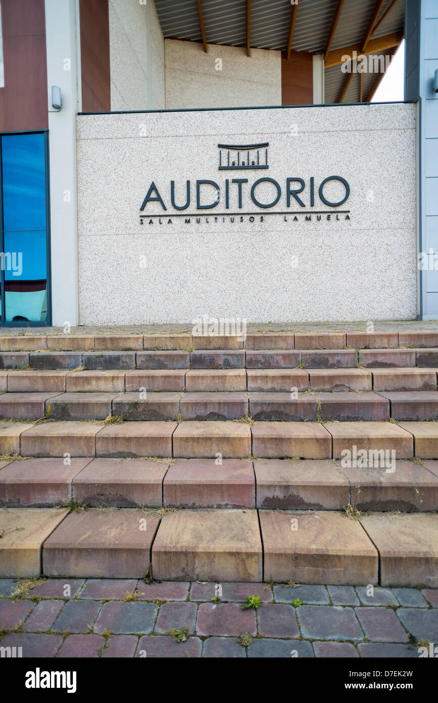 Edificio Auditorium di La Muela piccola città, Saragozza, Spagna Foto Stock