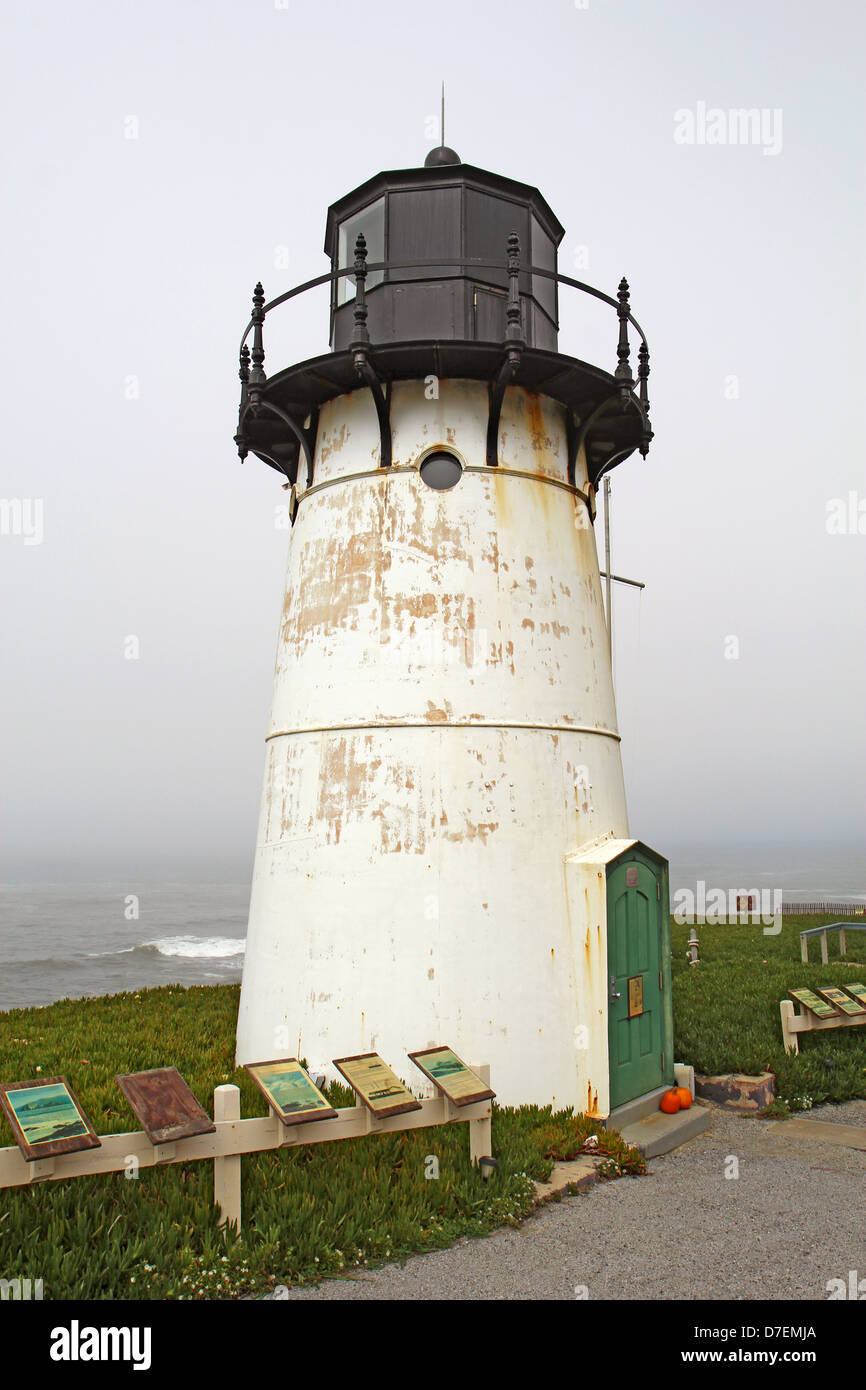 Punto Montara segnale di nebbia e la stazione di Luce Foto Stock