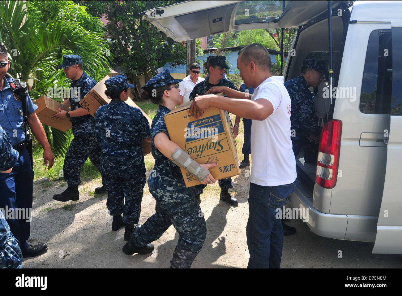 I marinai eseguire il servizio comunitario. Foto Stock
