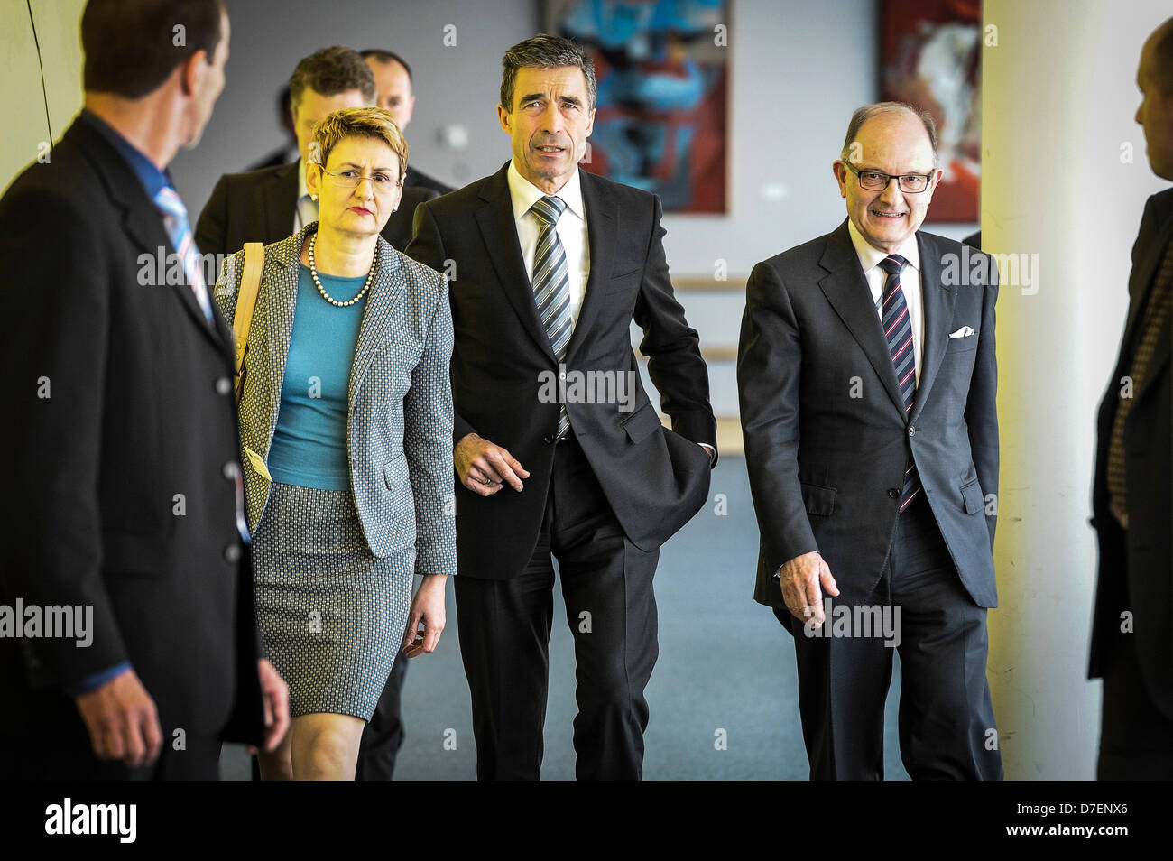 Anders Fogh Rasmussen, il Segretario generale della NATO, arriva a edificio del Parlamento Europeo a Bruxelles in Belgio su 06.05.2013 Organizzazione del Trattato del Nord Atlantico sec gen discute su "Il futuro della difesa europea, una prospettiva NATO' con i membri dei Parlamenti europei la sottocommissione per la sicurezza e la politica di difesa da Wiktor Dabkowski Foto Stock